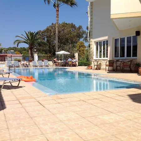 Malou Appart hôtel Kato Daratso